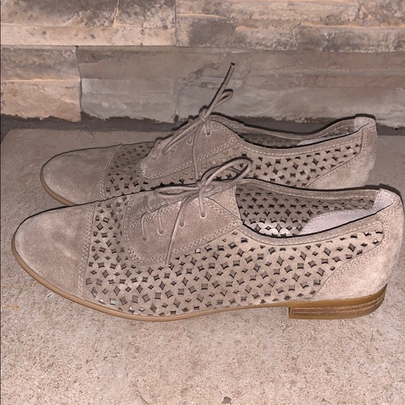 franco sarto taupe perforated lace up Oxford shoes - Picture 2 of 14